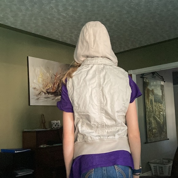 Esprit beige hooded button up sleeveless cargo utility vest. - Picture 7 of 10